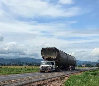 deslocamento da carga superdimensionada