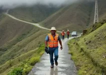 Homem sobre passarela na Rodovia Anhanguera