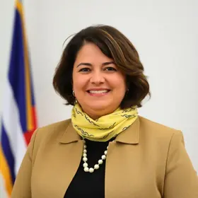 Elaine Brambilla prefeita Araras